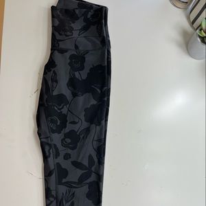 Dark grey and black floral print size 6 Lululemon leggings